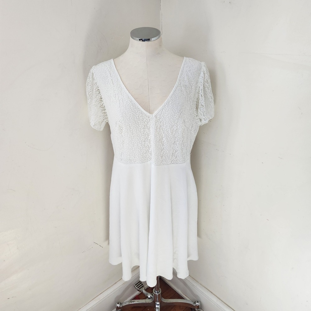 SHEIN Curve White Lace V-Neck‎ Mini Dress Short Sleeve Button Back 1XL